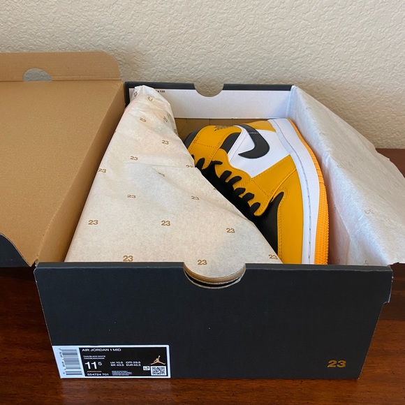 (SOLD) Air Jordan 1 Mid 'Reverse Yellow Toe' - Picture 8 of 9